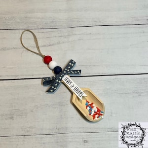 Stars & Stripes wood beaded scoop/ tiered tray decor/ 4th of July/ patriotic decor/ wood scoop/ canister garland/ beaded garland