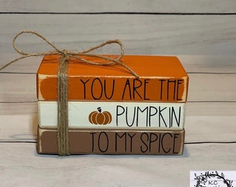 Mini pila de libros de madera de otoño/decoración de bandeja de niveles/calabaza/decoración de otoño/libro de madera/calabaza especiada/paquete de libros/estante/
