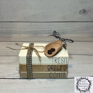 Mini estante de livros de madeira para café com colher/decoração para café/pacote de livros/decoração de bandeja em camadas/café/casa de fazenda/