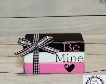 Mini libro in legno di San Valentino/Be Mine/decorazione vassoio a più livelli/libri in legno/decorazione buffet/fascio di libri/decorazione per San Valentino