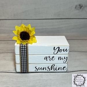 Mini pila di libri in legno a forma di girasole/tu sei il mio sole/libri in legno/decorazione per vassoi a più livelli/decorazione a forma di girasole/fascio di libri/decorazione per caminetto/mensola