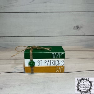 St. Patrick&#39;s Day Mini-Bücherstapel / Holzbücher / St. Patrick&#39;s Day / 2 St. Patrick&#39;s Day / 2 St. Patricks Day / Happy St. Patrick’s Day / Happy St. Patrick’s Day