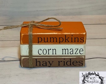 Mini pila de libros de madera de otoño / decoración de bandeja escalonada / calabazas / laberinto de maíz / granja / decoración de otoño / decoración de Acción de Gracias / paquete de libros / libro de madera