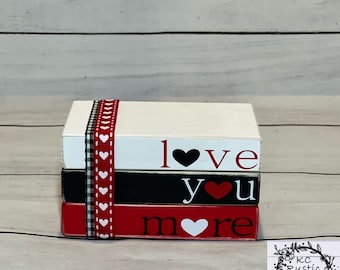 Conjunto de mini livros de madeira para o Dia dos Namorados/ Bandeja de vários andares/ Livros de madeira/ Decoração para o Dia dos Namorados/ Conjunto de livros/ Decoração para lareira/ Decoração para buffet/