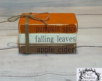 Mini pila de libros de madera de otoño/Bandeja escalonada de otoño/Sidra de manzana/Especias de calabaza/Decoración de bandeja escalonada/Estilo rústico/Libros de madera/Paquete de libros