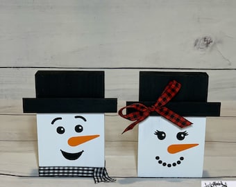 Houten sneeuwpop en vrouw / Kerstdecor/ gelaagd dienbladdecor/ winter/ houtdecor/ winterlaag dienblad/ plankoppas/ buffetdecor/