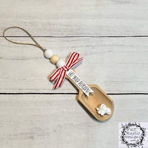 Popcorn wood beaded scoop/ baseball decor/ tier tray decor/ get your popcorn/ popcorn/ beaded garland/ wood scoop