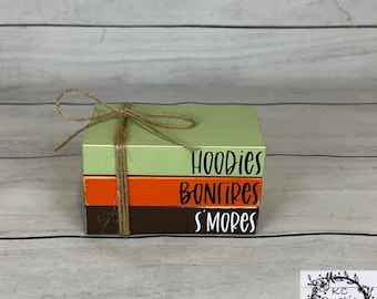 Mini pila de libros de madera de otoño/sudaderas con capucha/decoración de bandejas de varios niveles/hogueras/s'mores/casa de campo/libros de madera/paquete de libros/libros de madera de otoño/decoración de otoño