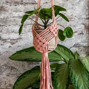 Macrame hanging basket, plant basket for smaller containers in PINK made from recycled cotton in boho style