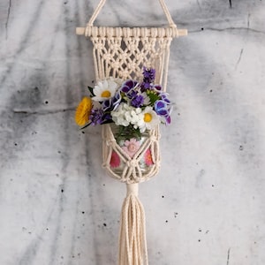 Makramee Hängeampel MINI aus Naturgarn – Handgeknüpft am Naturstock für KLEINE Pflanztöpfe, Maße in der Beschreibung, für Naturfreunde