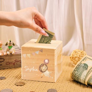 Tirelire nom personnalisé, tirelire personnalisée, tirelire cochon en bois, baptême, cadeau de baptême, cadeau de fête d'anniversaire, cadeau bébé fille/garçon
