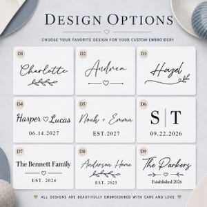 Puede incluir: Una cuadr&iacute;cula de nueve tarjetas rectangulares blancas que muestran opciones de dise&ntilde;o de bordado etiquetadas de D1 a D9. Cada tarjeta presenta texto en negro con nombres, fechas y elementos decorativos como corazones y hojas.
