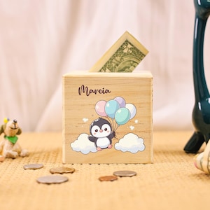 Hucha de pingüino personalizada, hucha de madera con nombre personalizado, regalo de primer cumpleaños para niño, decoración infantil.