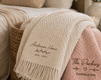 Manta de punto personalizada, manta con nombre familiar personalizado, regalo de inauguración de casa, manta decorativa bordada para el hogar, manta acogedora para el sofá.