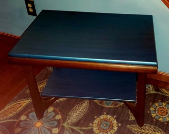 Mid Century Modern Minimalist Side Table: Accentuate Your Space with Elegance