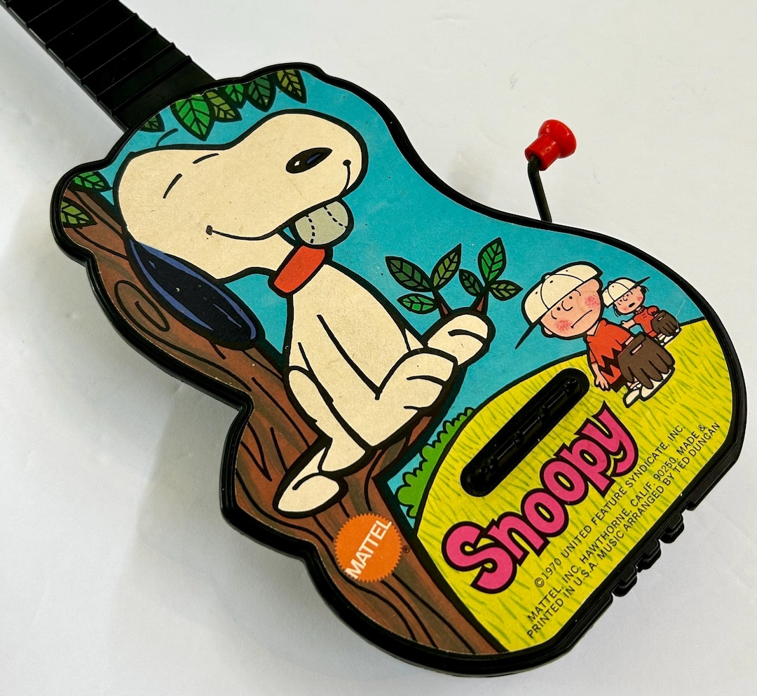 Peanuts Instrument Vintage 1970 Peanuts Snoopy Toy Hand Crank Guitar Mattel Music, Works ...