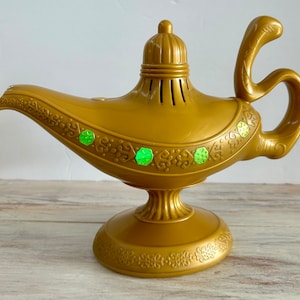 Collectible Disney Aladdin Talking Genie Lamp Speaker