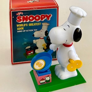 Vintage 1965 Peanuts Snoopy Worlds Greatest Cook Wind up Action