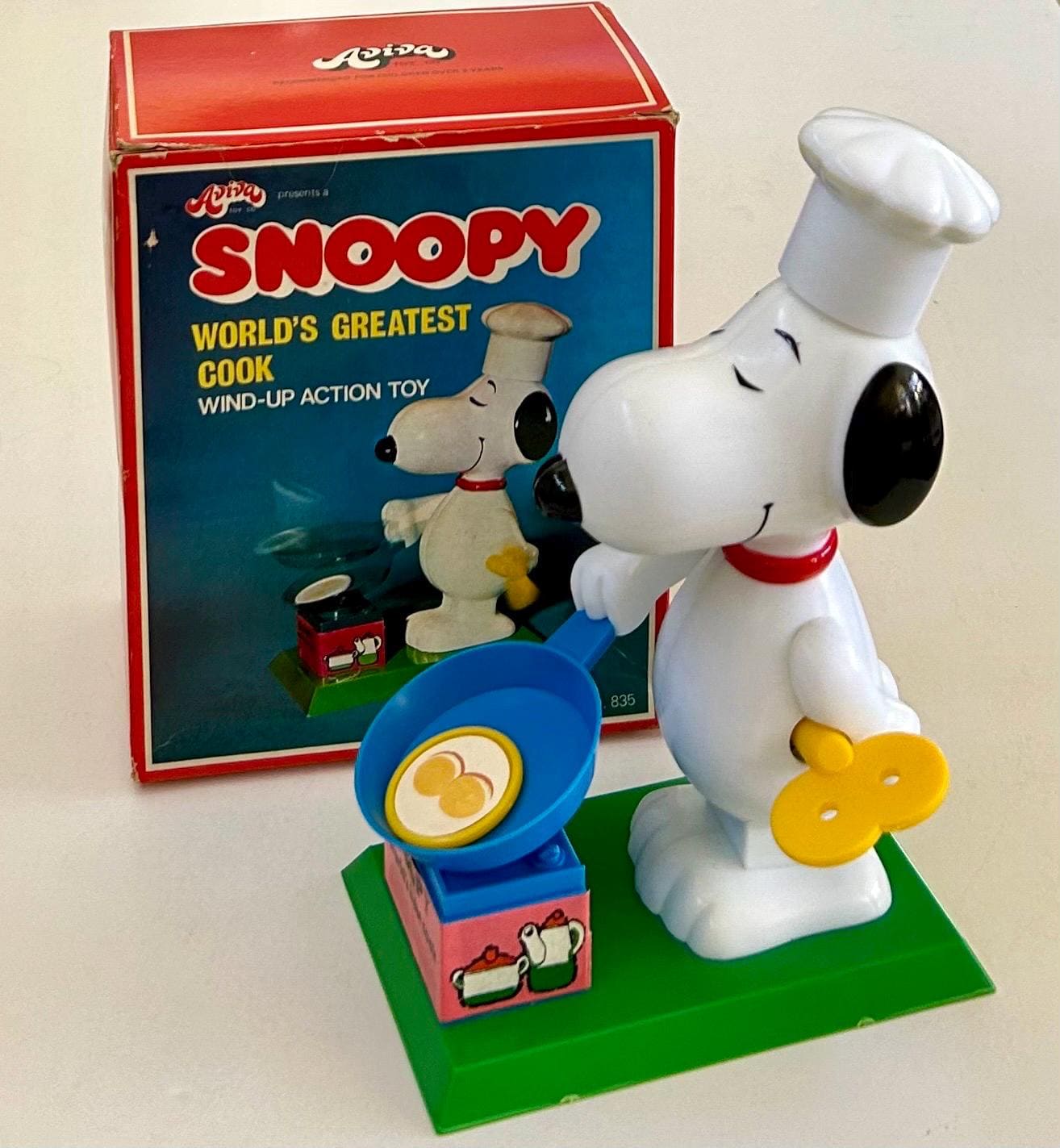 Vintage 1965 Peanuts Snoopy Worlds Greatest Cook Wind up Action