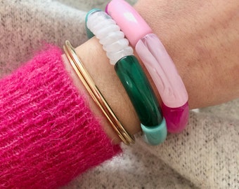 Bracelet élastique avec perles tube incurvé en acrylique