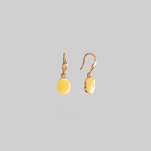Orecchini Pendenti In Ambra Baltica E Argento 925 Placcato Oro - 18kt, Cabochon Ciliegia, Fatti A Mano In Polonia