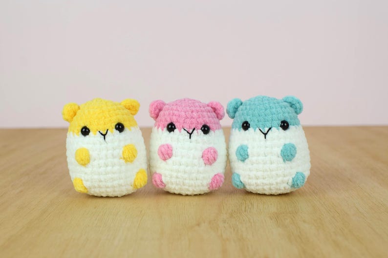 Schema all'uncinetto per "Pom the hamster 2.0". Crea il tuo adorabile criceto. Solo schema amigurumi. Schema olandese e inglese. Peluche criceto fai da te. immagine 6