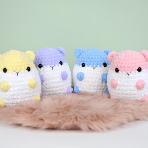 Schema all'uncinetto per "Pom the hamster 2.0". Crea il tuo adorabile criceto. Solo schema amigurumi. Schema olandese e inglese. Peluche criceto fai da te. immagine 3