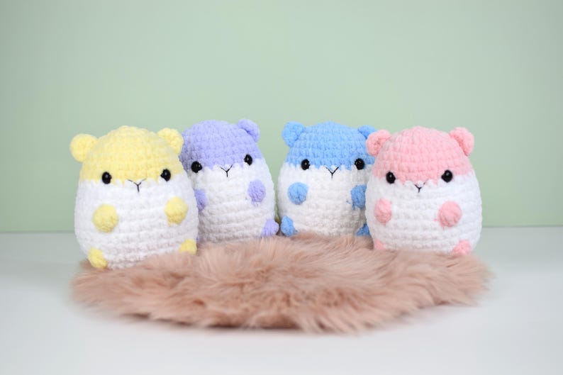 Schema all'uncinetto per "Pom the hamster 2.0". Crea il tuo adorabile criceto. Solo schema amigurumi. Schema olandese e inglese. Peluche criceto fai da te. immagine 3