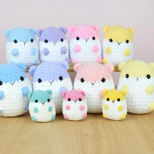 Pom the hamster 2.0 crochet pattern. Make your own cute hamster. Amigurumi pattern only. Dutch and English pattern. DIY hamster plushie