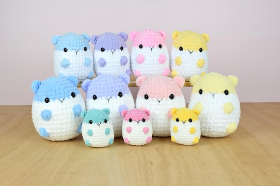 Pom the hamster 2.0 crochet pattern. Make your own cute hamster. Amigurumi pattern only. Dutch and English pattern. DIY hamster plushie