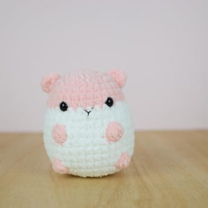 Schema all'uncinetto per "Pom the hamster 2.0". Crea il tuo adorabile criceto. Solo schema amigurumi. Schema olandese e inglese. Peluche criceto fai da te. immagine 9