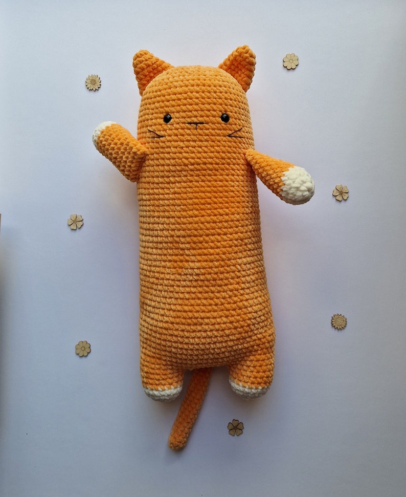 Big long cat crochet pattern. Create you own big long cat amigurumi plush. Great to cuddle with. Available in English and Dutch. DIY crochet image 1