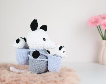 Mama Possum with babies crochet pattern. Adorable mama possum with babies amigurumi. DIY your own cute Possum with babies. Pattern only.
