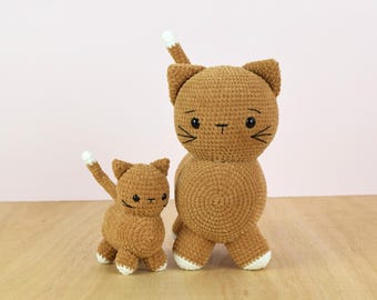 Mouse and Big Mouse the cat crochet pattern. Make your own cute cat amigurumi. Pattern only, available in English and Dutch. DIY amigurumi
