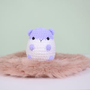 Schema all'uncinetto per "Pom the hamster 2.0". Crea il tuo adorabile criceto. Solo schema amigurumi. Schema olandese e inglese. Peluche criceto fai da te. immagine 10