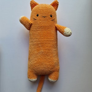 Big long cat crochet pattern. Create you own big long cat amigurumi plush. Great to cuddle with. Available in English and Dutch. DIY crochet image 3