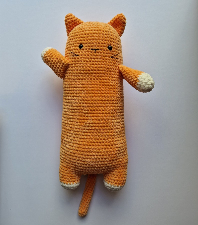 Big long cat crochet pattern. Create you own big long cat amigurumi plush. Great to cuddle with. Available in English and Dutch. DIY crochet image 3