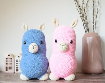 Mega alpaca crochet pattern. Make your own cute mega alpaca. Amigurumi pattern available in English and Dutch