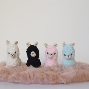 Mini alpaca crochet pattern. Make your own cute alpaca, diy. Furry yarn for cuteness, also cute with other yarn. Amigurumi, Pattern ENG/NL