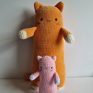 Big long cat crochet pattern. Create you own big long cat amigurumi plush. Great to cuddle with. Available in English and Dutch. DIY crochet image 5