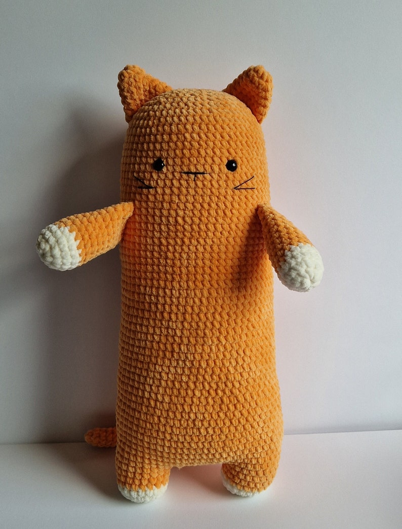 Big long cat crochet pattern. Create you own big long cat amigurumi plush. Great to cuddle with. Available in English and Dutch. DIY crochet image 6