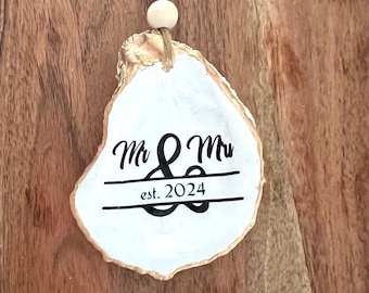 Gilded oyster shell with Mr & Mrs 2023. Gold Oyster ornament, ring/trinket dish, wine tag or magnet.  Personalized Wedding Gift