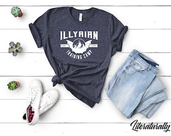 Illyrisches Trainingslager Shirt inspiriert von A Court of Thorns and Roses Series by Sarah J Maas Bookish TShirt Geschenk für Reader Book Lover Tee