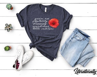 Absolutamente impresionante camiseta de amapola de pequeña criatura asesina inspirada en la serie From Blood & Ash de Jennifer L. Armentrout