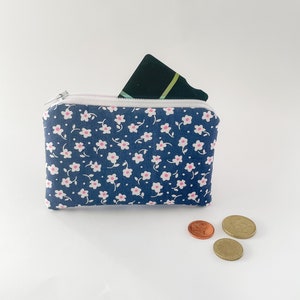 Cartera de tela azul marino con flores con cremallera / Billetero y monedero hecho a mano