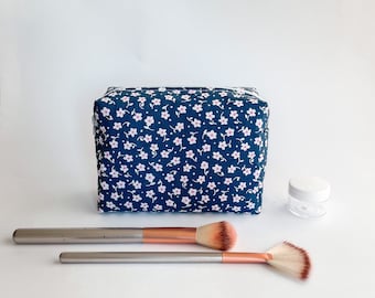 Neceser azul con flores para organizar cosméticos y maquillaje / Neceser pequeño de viaje / Estuche de tela