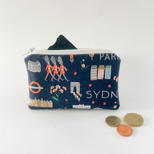 Portefeuille en tissu bleu marine avec imprimé voyageur / Portefeuille et sac à main faits à la main