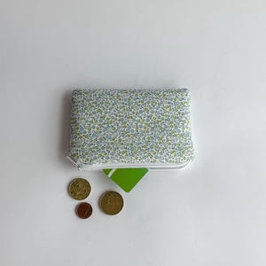 Geldbörse mit Blumendruck von Liberty (weiß und blau)