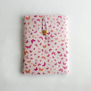 Étui Kindle en tissu avec des papillons roses