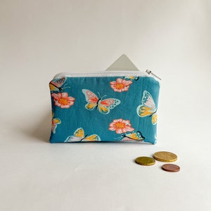 Cartera, billetero y monedero artesanal de tela azul con encantador estampado de  mariposas